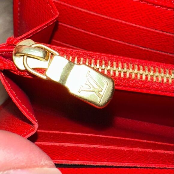 Louis Vuitton Sarah Wallet EUC - Picture 6 of 15